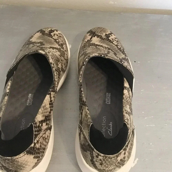 NWOT CLARKS Cushion Feel Ultimate Comfort Slip On Casual Snake skin Loafe SZ 8 - Picture 10 of 11